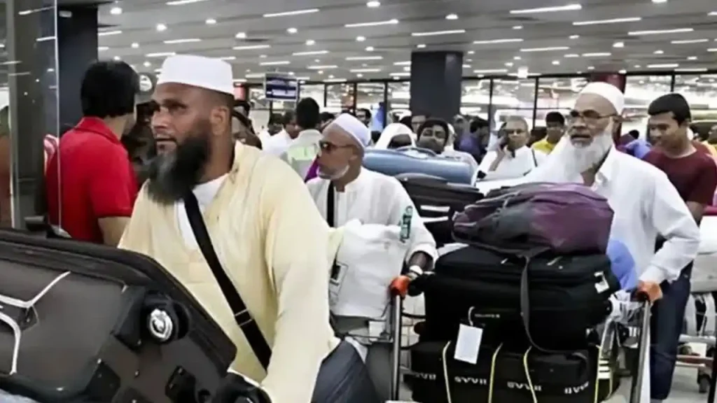 ১৬৪ ফ্লাইটে দেশে ফিরলেন প্রায় ৬৪ হাজার হাজি, মৃত্যু ৫৪ জনের