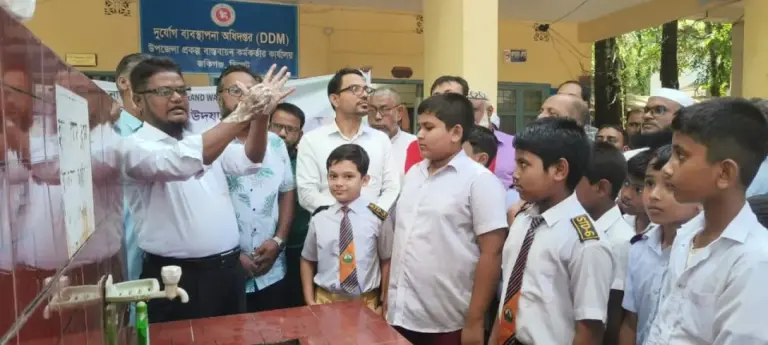 জকিগঞ্জে হাত ধোয়ার ৮ কৌশল শিখল শিক্ষার্থীরা