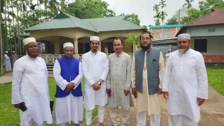 ফুলতলী ছাহেব ক্বিবলাহ মাজার জিয়ারতে দোয়ারাবাজারের ‎দুই চেয়ারম্যান পদপ্রার্থী 