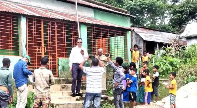 সুনামগঞ্জে তিন স্কুলে গিয়ে কোনো শিক্ষকের দেখা পেলেন না এমপি কামরুল