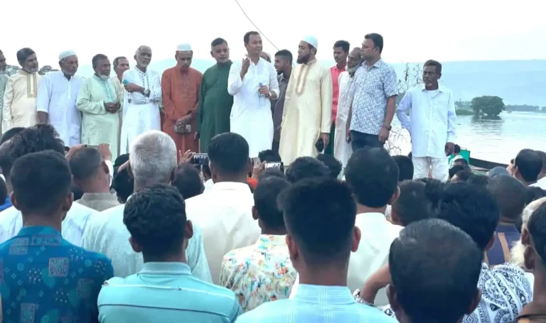 তাহিরপুরে দলীয় নেতাকর্মী ও সাধারণ জনগণের সাথে ঈদ শুভেচ্ছা বিনিময় করলেন এমপি কামরুল