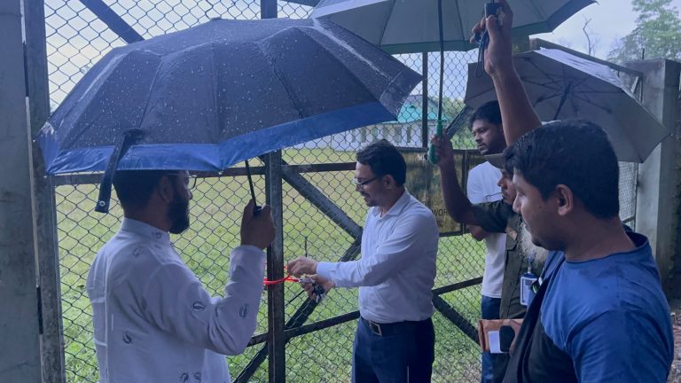 জকিগঞ্জ গ্যাস ফিল্ডের তালা খুলে দিলেন ইউএনও, ক্ষতিপূরণ নিয়ে আলোচনার আশ্বাস