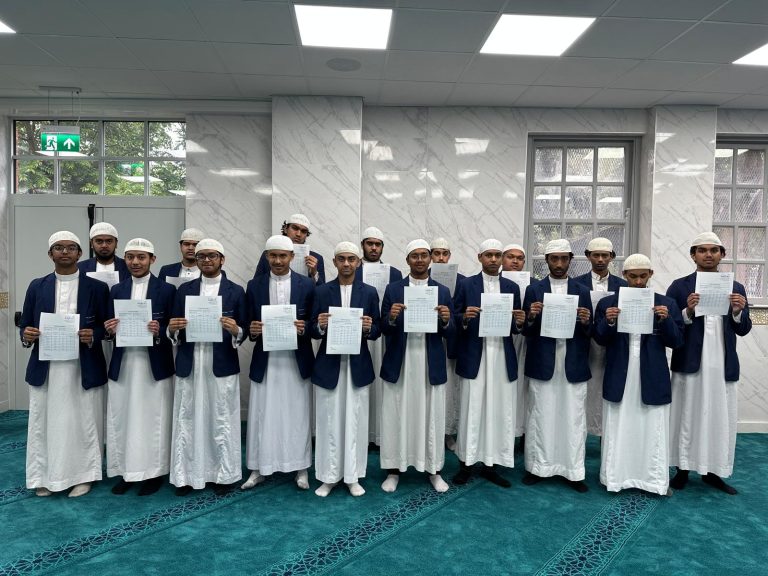 দারুল হাদীস লাতিফিয়া লন্ডনের GCSE ও A-Level পরীক্ষায় অসাধারণ সাফল্য