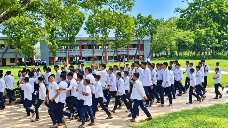 গোলাপগঞ্জে তেল চুরির অভিযোগে শিক্ষক উজ্জ্বল কুমার কে প্রত্যাহারের দাবিতে বিক্ষোভ