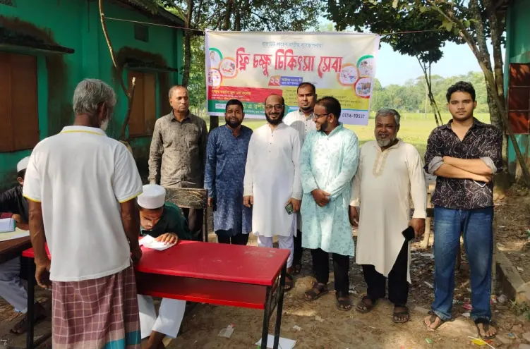 আটগ্রামে বালাউটি ছাহেব বাড়ির ব্যবস্থাপনায় চক্ষু ক্যাম্প, সেবা পেলেন হাজারো মানুষ