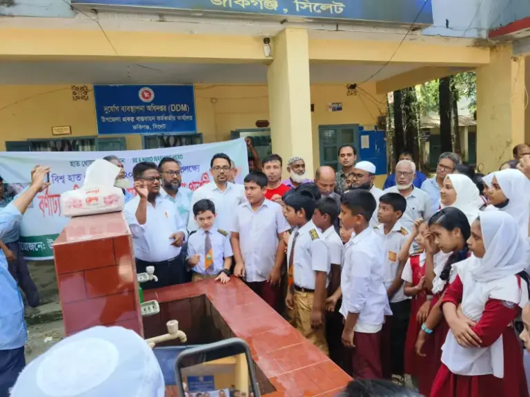 জকিগঞ্জে হাত ধোয়ার ৮ কৌশল শিখল শিক্ষার্থীরা