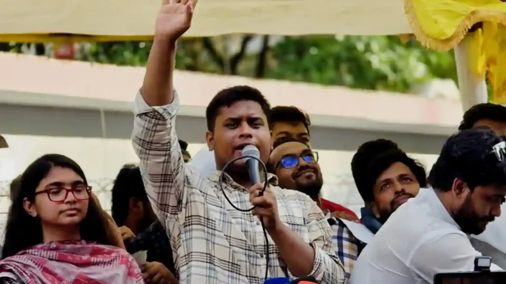 ভোটকেন্দ্রের ৪০০ গজের মধ্যে মোবাইল নিষিদ্ধ ভোট চুরির সুযোগ : হাসনাত আবদুল্লাহ