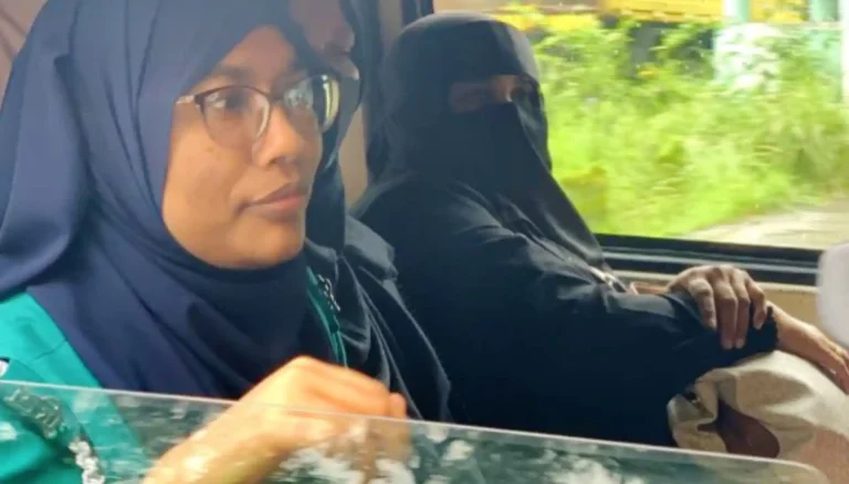 সিলেটে বিমানের আসন থেকে নামিয়ে যুক্তরাজ্যগামী নারীকে গ্রেপ্তার করল পুলিশ