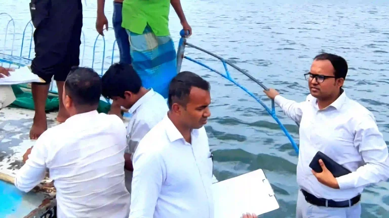 টাঙ্গুয়ার হাওরের সংরক্ষিত এলাকায় ঢুকে জরিমানা গুনলেন ৮ ট্রলারচালক