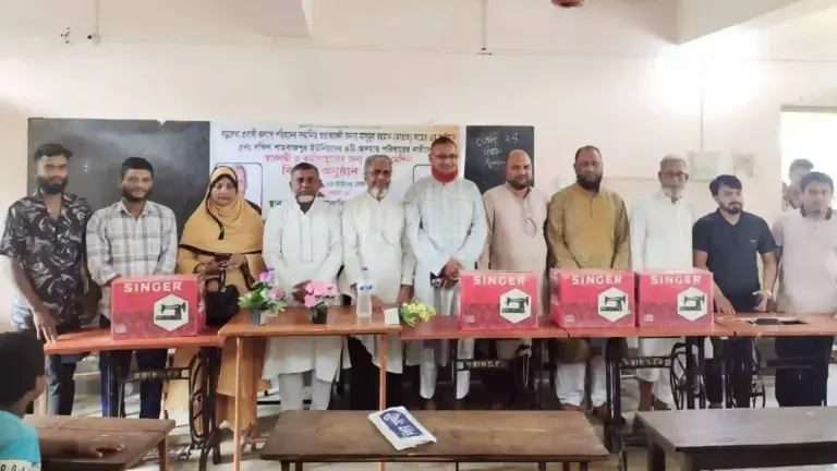 বড়লেখায় ৪ অসহায় নারীর কর্মসংস্থানে সেলাই মেশিন দিল প্রবাসী কল্যাণ পরিষদ