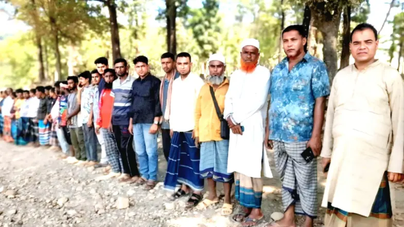 বাগলী রঙ্গারচরা নদীতে নাব্যতা সংকট,খননের দাবীতে শ্রমিক ও ব্যবসায়িদের মানববন্ধন অনুষ্ঠিত