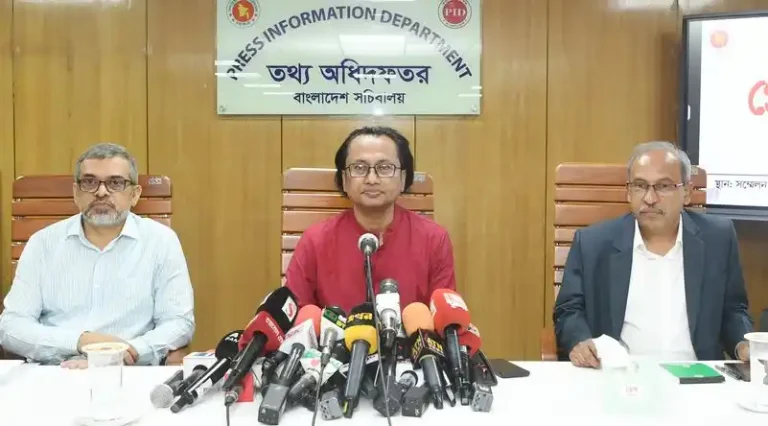 দেশের সব মাজারের দানের টাকায় স্বচ্ছতা ও সঠিক হিসাব থাকা উচিত: তথ্য উপদেষ্টা